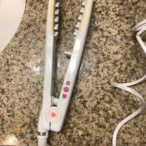 Voloom Rootie crimper, hair volume iron